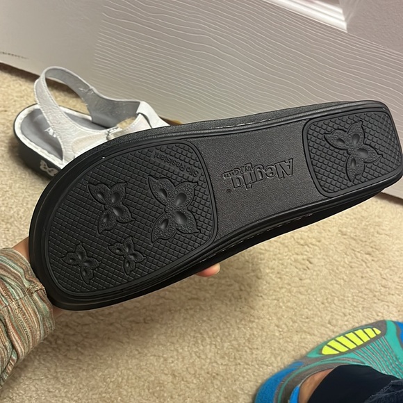 NWOT Algeria Kleo iridescent white rose sandals size 11 - Picture 3 of 6